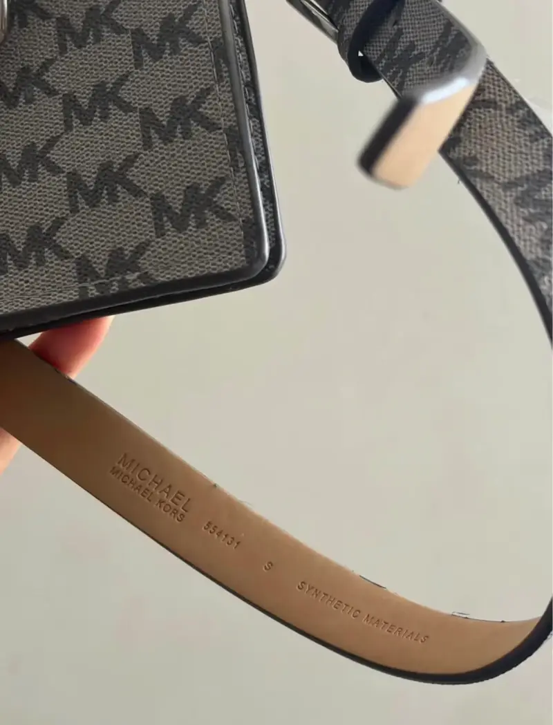 Cartera Michael Kors gris con cadena - 2