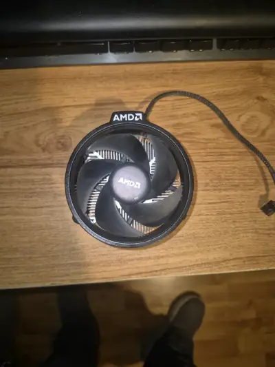 Ventilador de CPU AMD con disipador - miniatura 1