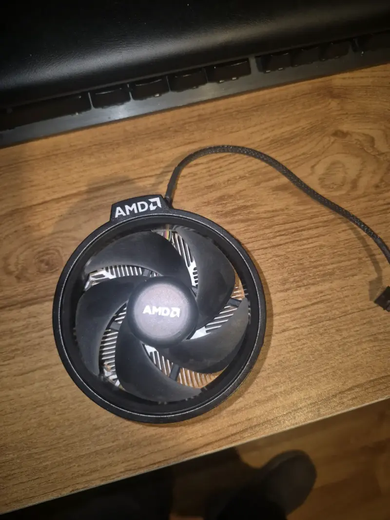 Ventilador de CPU AMD con disipador - 2