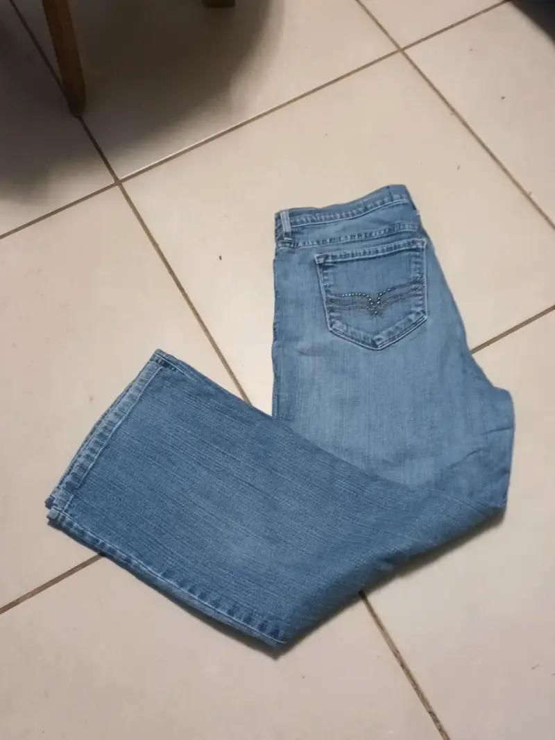 Jeans azul claro de corte recto para mujer - 3