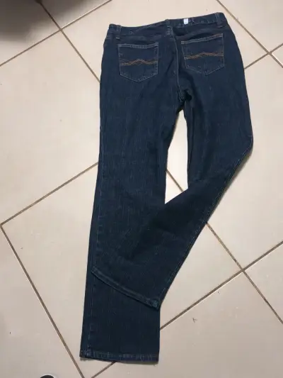 Jeans azul claro de corte recto para mujer - miniatura 5