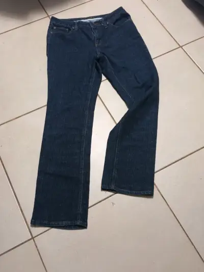 Jeans azul claro de corte recto para mujer - miniatura 6
