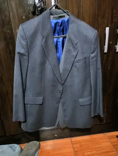 Elegante blazer azul marino para hombre - miniatura 2