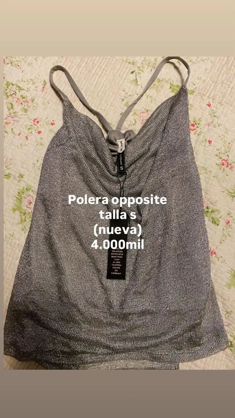 Polera Opposite plateada talla S nueva