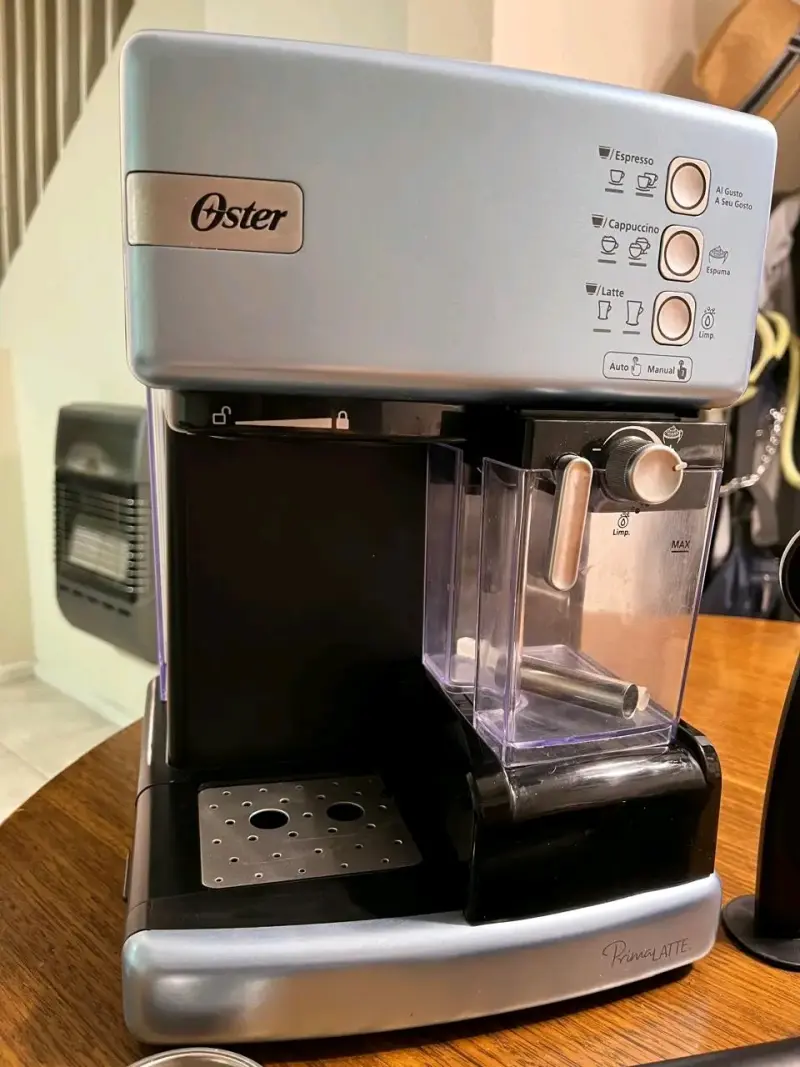 Cafetera espresso Oster azul con espumador - 3