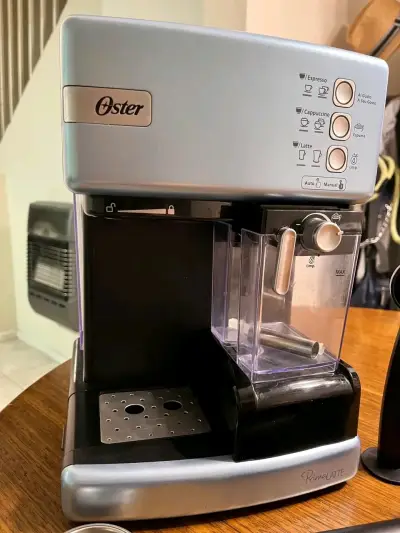 Cafetera espresso Oster azul con espumador - miniatura 3