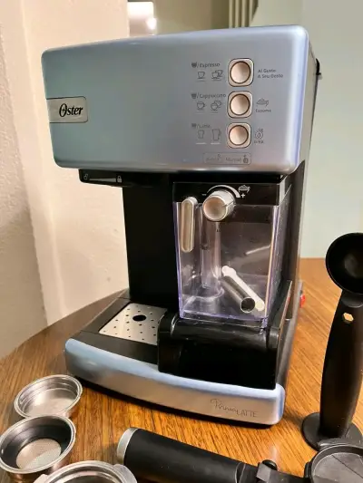Cafetera espresso Oster azul con espumador - miniatura 4