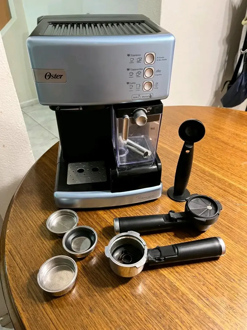 Cafetera espresso Oster azul con espumador - 6