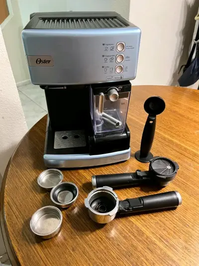 Cafetera espresso Oster azul con espumador - miniatura 6