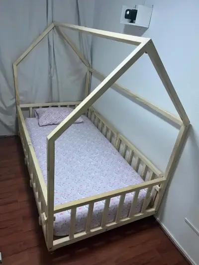 Cama infantil de madera estilo casita - miniatura 5