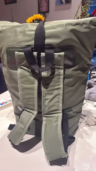 Mochila impermeable verde con cierre frontal - miniatura 2