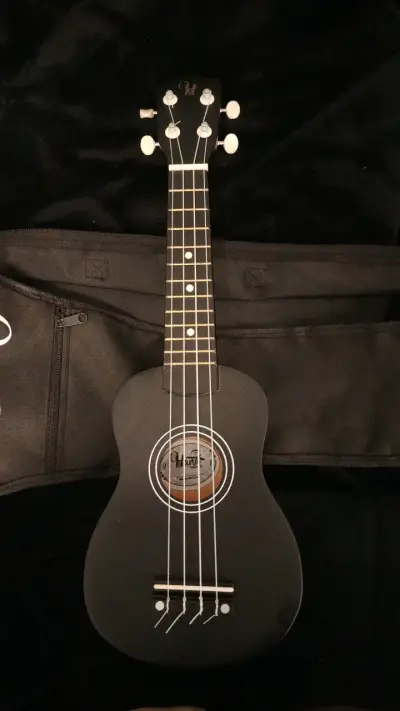 Ukulele Mahalo negro con funda - miniatura 2