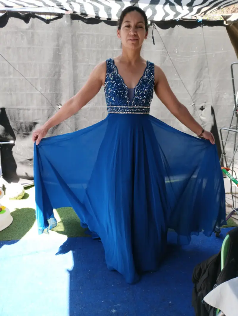 Vestido de gala azul con pedrería - 1