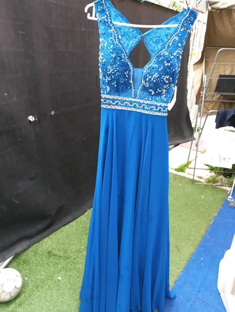 Vestido de gala azul con pedrería - 4
