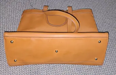 Bolso de cuero marrón con compartimentos - miniatura 2