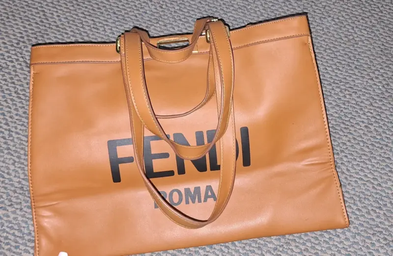 Bolso de cuero marrón con compartimentos - 3