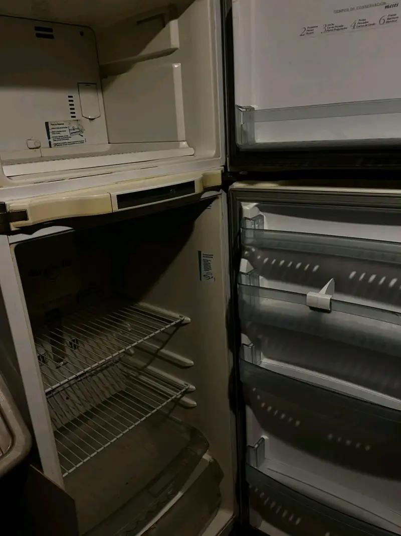 Refrigerador Whirlpool de dos puertas - 2