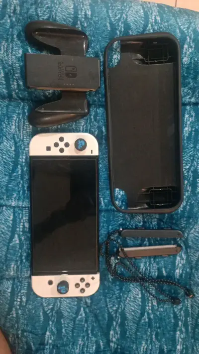 Consola Nintendo Switch con accesorios - miniatura 1
