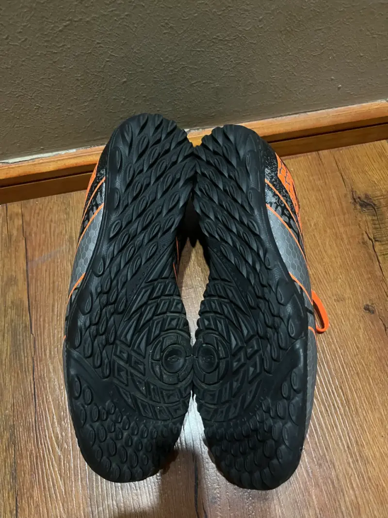 Zapatillas de baby fútbol negras y naranjas - 5
