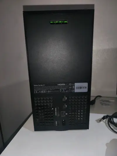 Consola Xbox Series X con control y cable - miniatura 2
