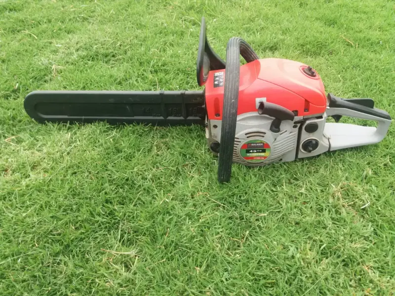 Motosierra a gasolina Bauker 45cc