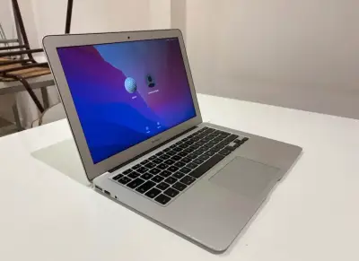 MacBook Air usado en buen estado - miniatura 2