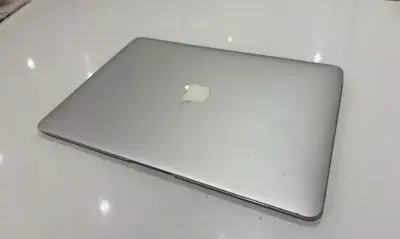 MacBook Air usado en buen estado - miniatura 5