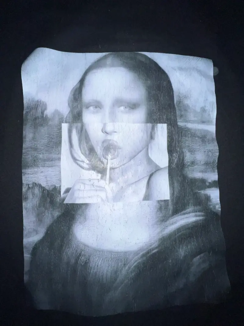 Polera negra con diseño artístico talla M-L - 2