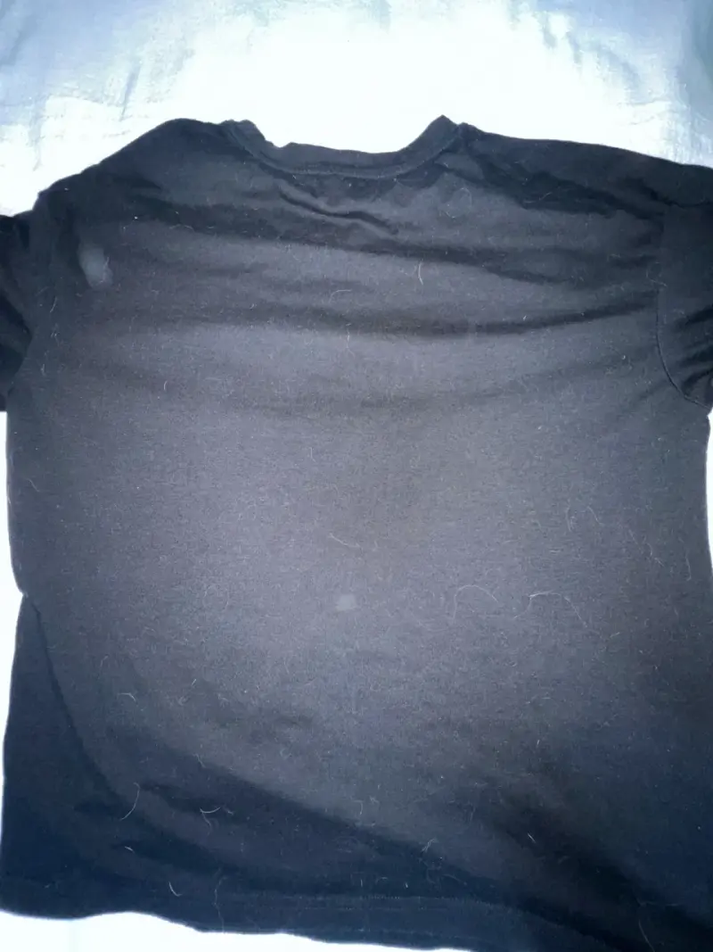 Polera negra con diseño artístico talla M-L - 4