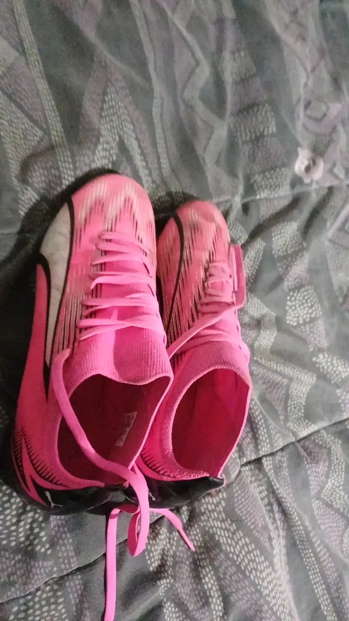 Zapatillas deportivas rosas para fútbol - 4