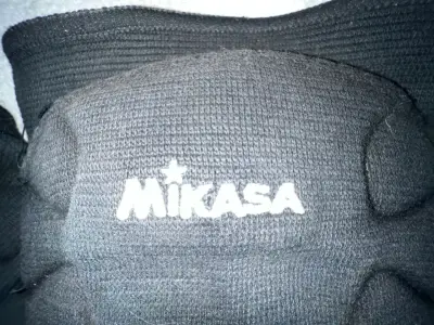 Rodilleras deportivas Mikasa negras - miniatura 2