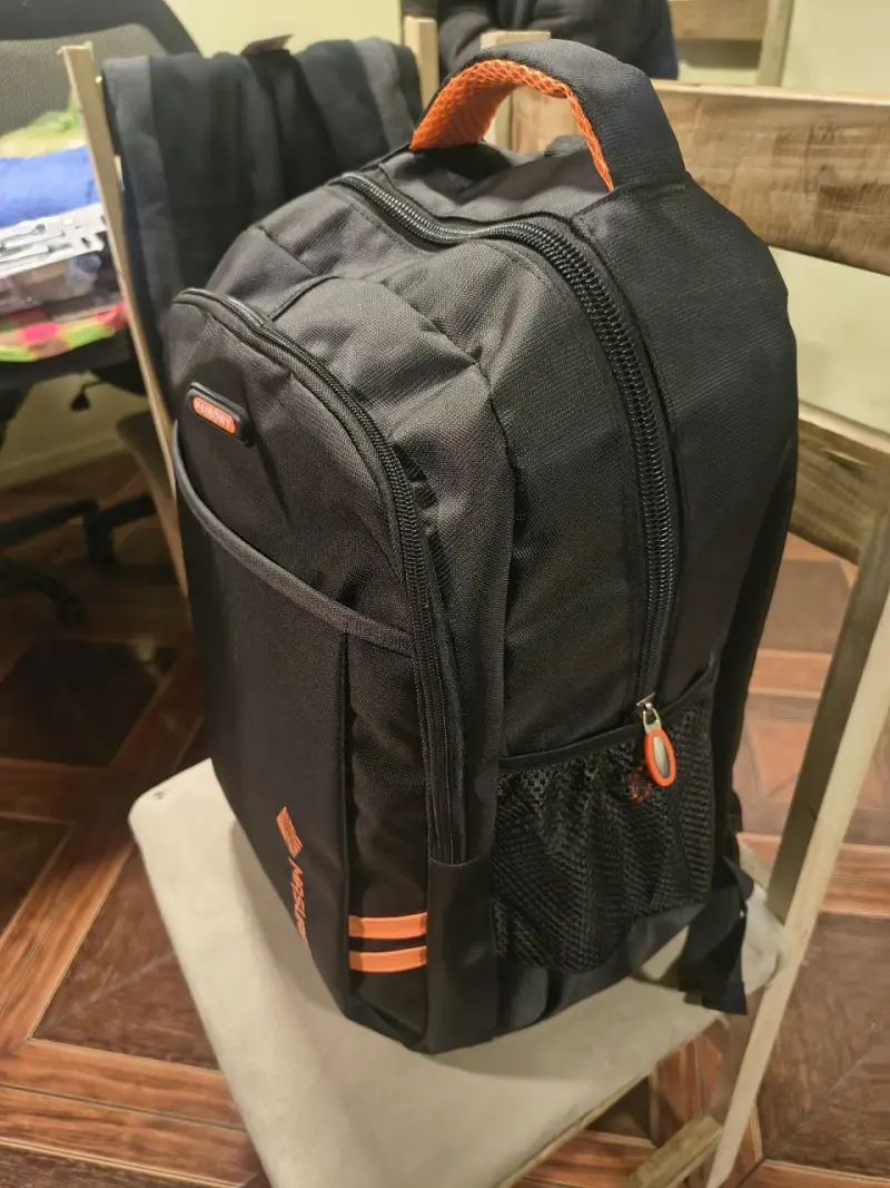 Mochila negra Haibow con detalles naranjas - 2