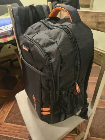 Mochila negra Haibow con detalles naranjas - miniatura 2