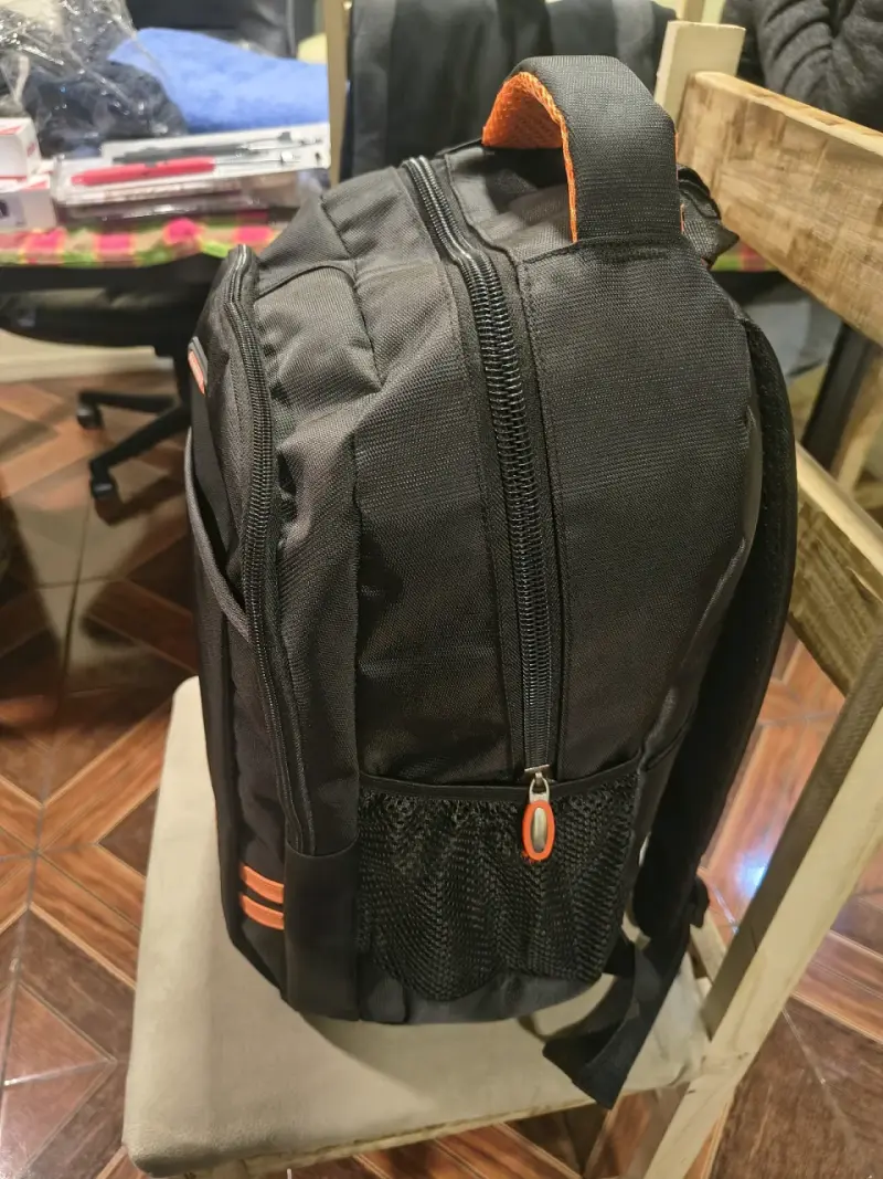 Mochila negra Haibow con detalles naranjas - 3