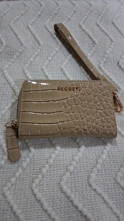 Billetera beige con textura de cocodrilo Secret - miniatura 1