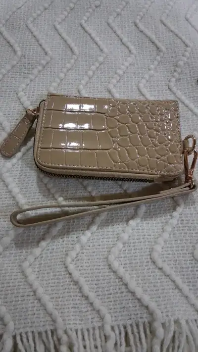 Billetera beige con textura de cocodrilo Secret - miniatura 2