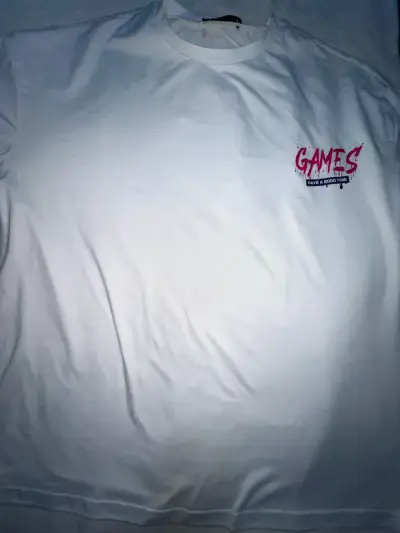 Polera blanca con estampado 'Games' talla M - miniatura 1