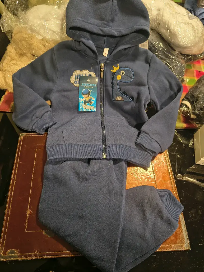 Conjunto deportivo infantil azul con capucha - 1