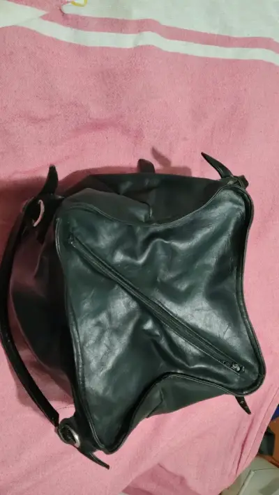 Bolso de cuero negro elegante - miniatura 2