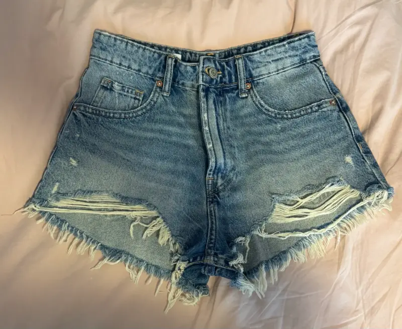 Shorts Zara de mezclilla desgastados - 1