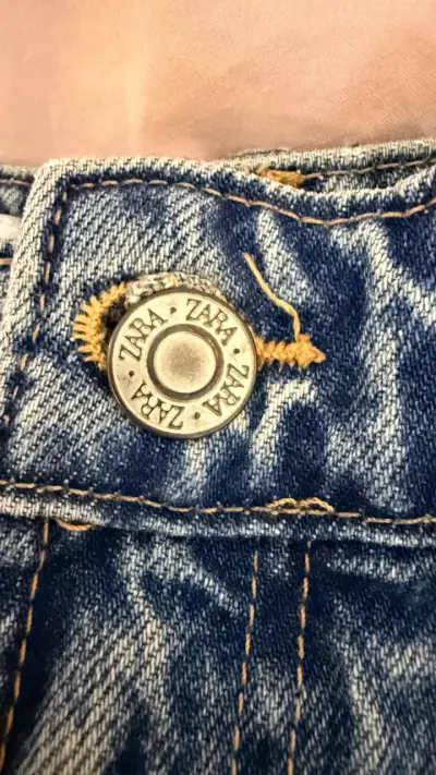 Shorts Zara de mezclilla desgastados - miniatura 4