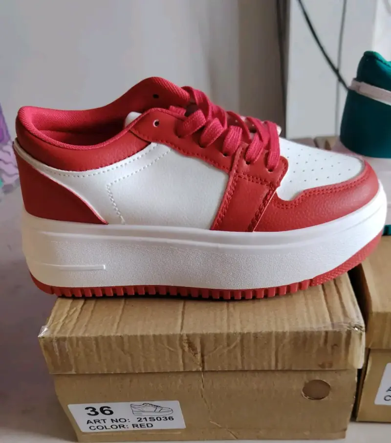 Zapatillas deportivas rojas y blancas talla 36