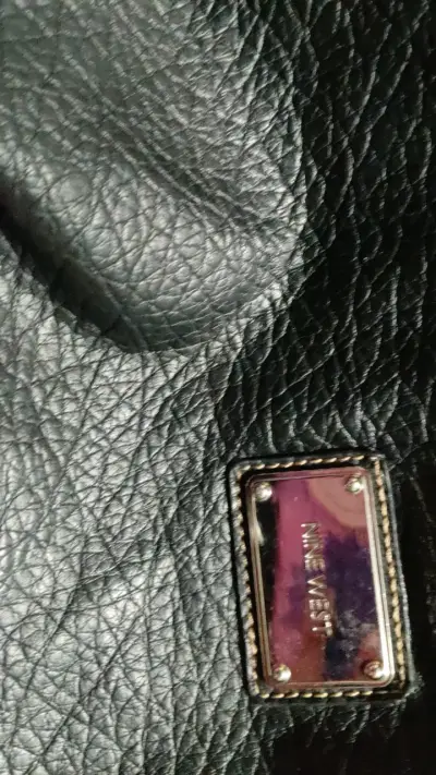 Bolso negro de cuero sintético - miniatura 2
