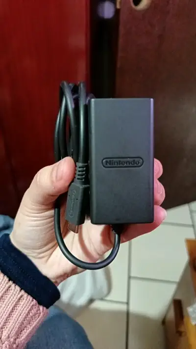 Cargador original Nintendo para consola - miniatura 1