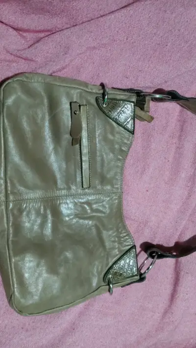 Cartera de cuero marrón con detalles decorativos - miniatura 4