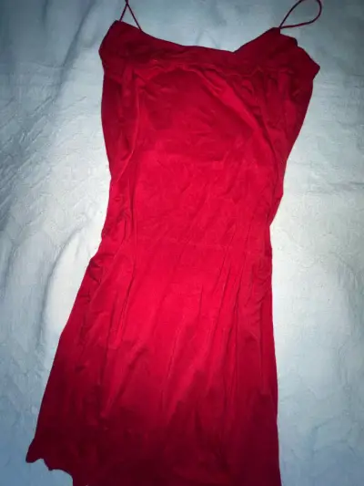 Vestido rojo ajustado de tirantes talla M - miniatura 5