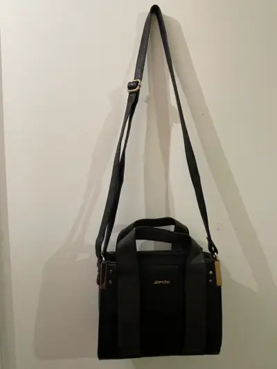 Bolso negro de cuero Amphora con correa ajustable - miniatura 1