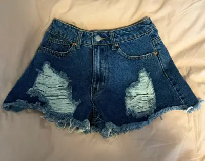 Shorts Forever 21 de mezclilla desgastados - miniatura 1