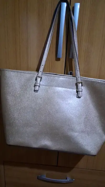 Bolso tote dorado Michael Kors elegante - miniatura 2