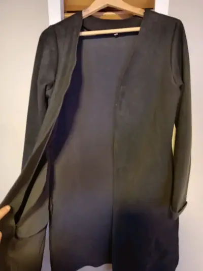 Abrigo gamuza negro de mujer elegante - miniatura 2